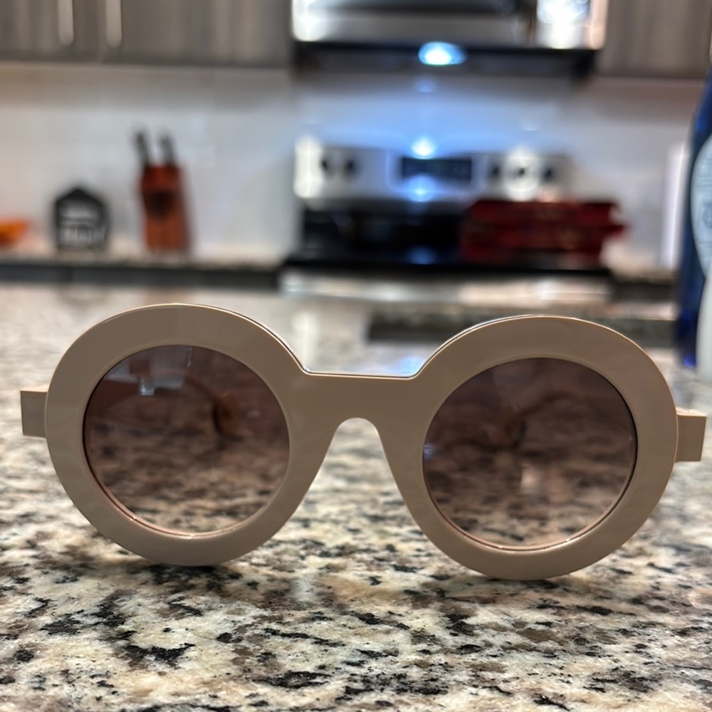Theo Joaquin Round Cream Sunglasses